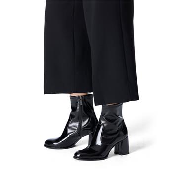 Tamaris Aspasia Block Heel Stretch Boot - Black Patent