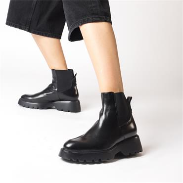 Wonders Chunky Sole Stretch Gusset Boot - Black Leather